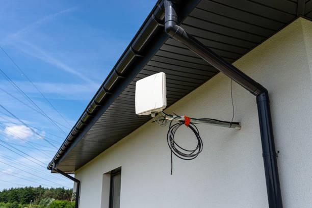 Outdoor wireless extension equipment on a building